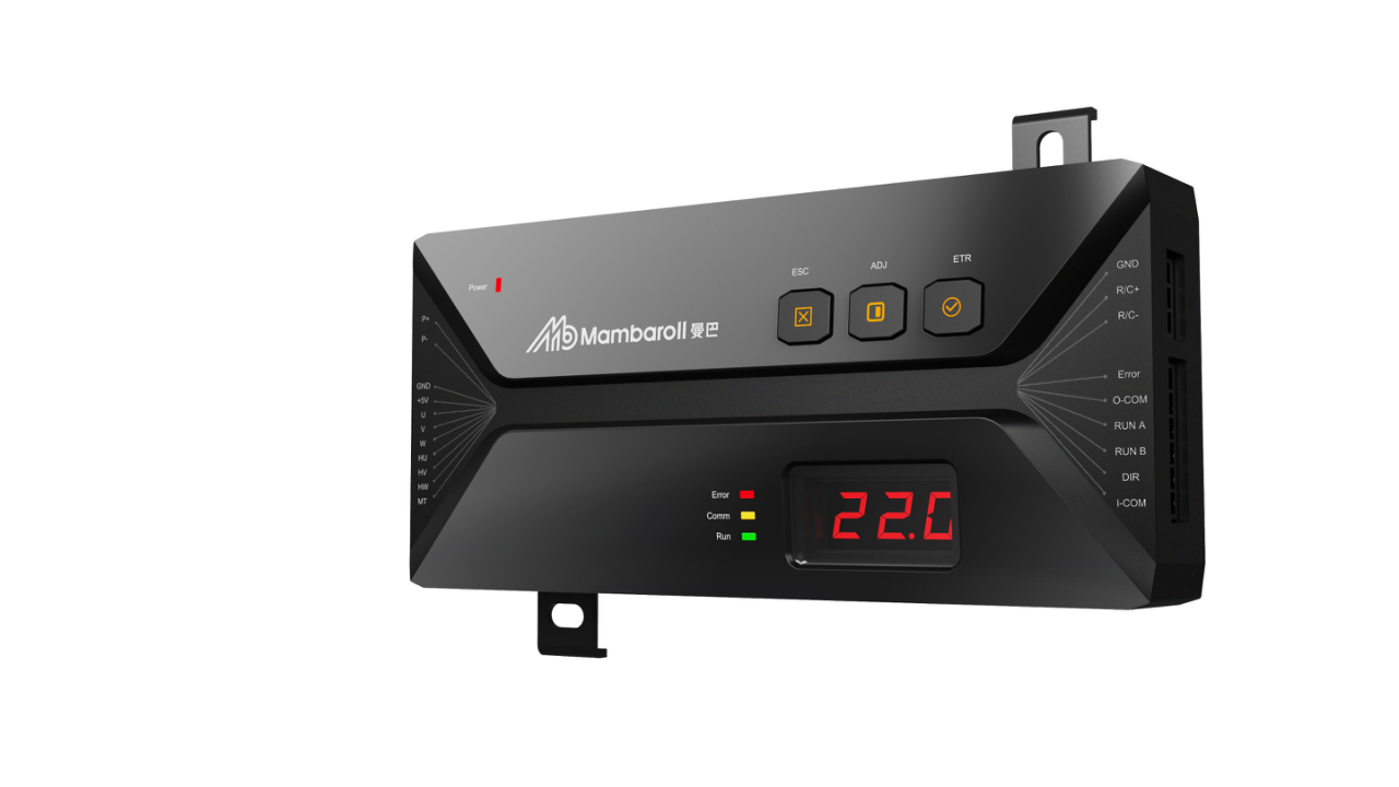 壁挂式工业电源控制器，几何折面造型，红色数码管显示屏、功能按键与三色状态指示灯，硬朗科技感钣金外壳